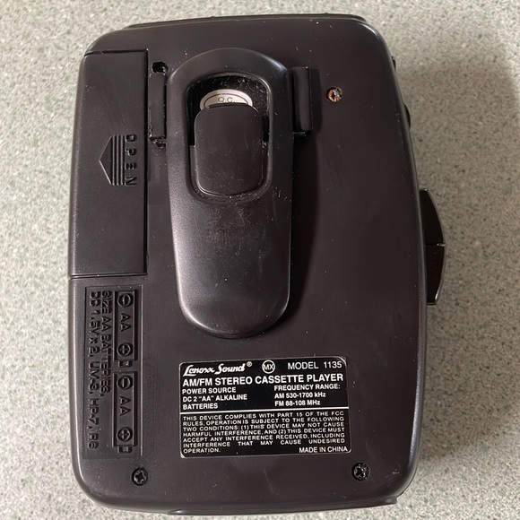 Vintage Lenoxx Sound Audio AM/FM Stereo Cassette Player 1135 Walkman WORKS - Picture 4 of 8